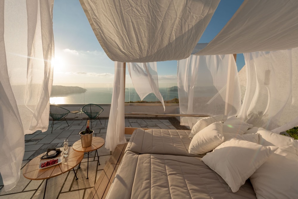Caldera's Dolphin Suites — Hotel rooms in Megalochori (Santorini), South Aegean