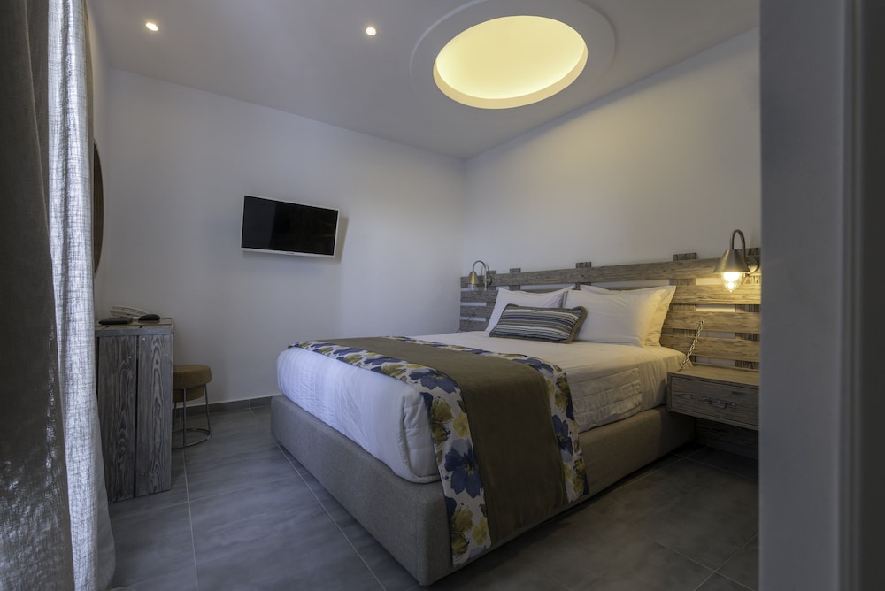 Caldera's Dolphin Suites — Hotel rooms in Megalochori (Santorini), South Aegean