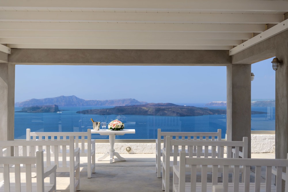 Caldera's Dolphin Suites — Restaurant & bars in Megalochori (Santorini), South Aegean