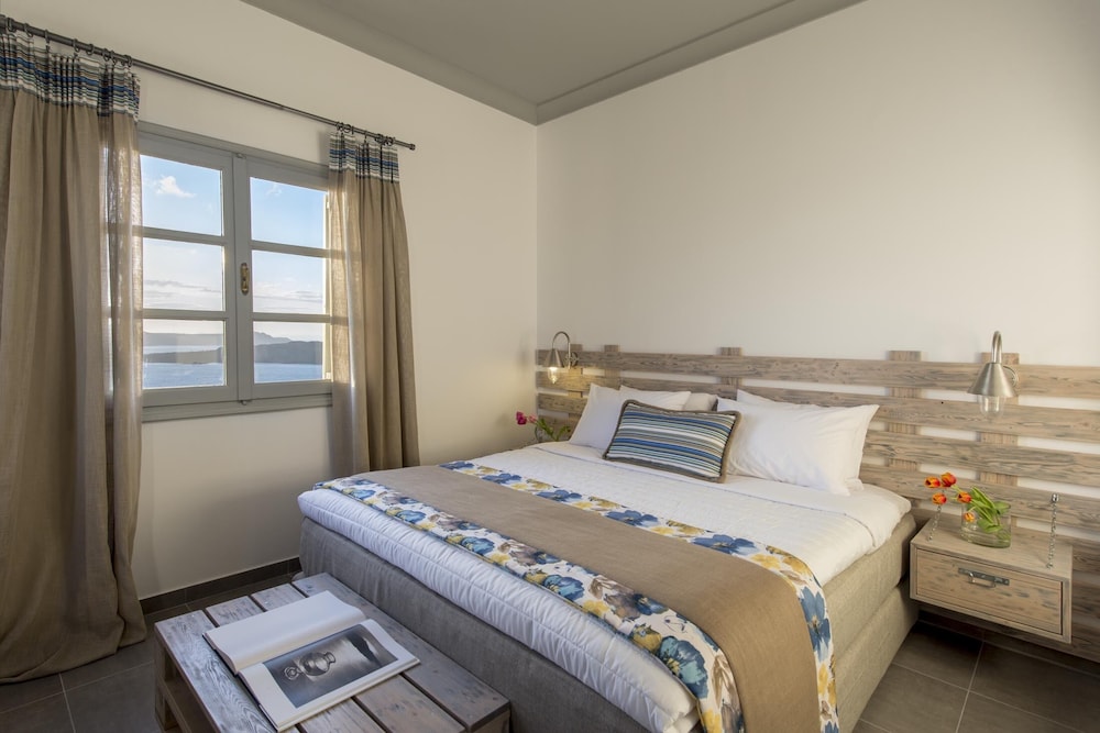 Caldera's Dolphin Suites — Hotel rooms in Megalochori (Santorini), South Aegean