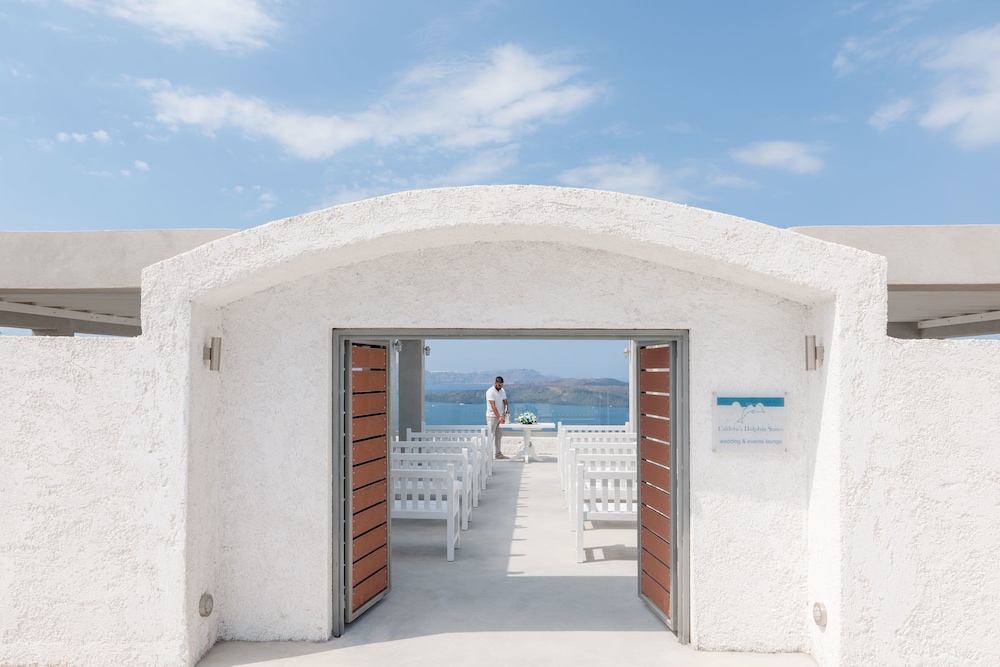 Caldera's Dolphin Suites — Hotel building in Megalochori (Santorini), South Aegean