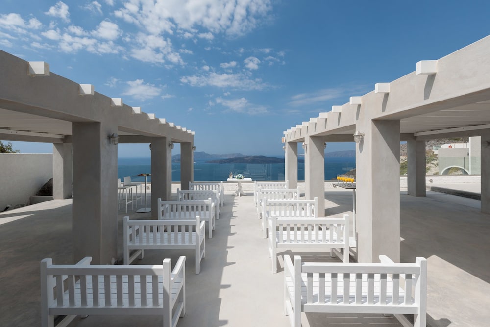 Caldera's Dolphin Suites — Restaurant & bars in Megalochori (Santorini), South Aegean