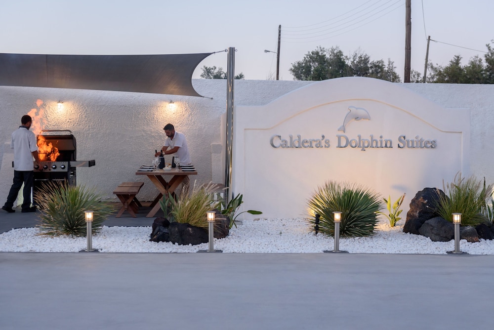Caldera's Dolphin Suites — Hotel building in Megalochori (Santorini), South Aegean