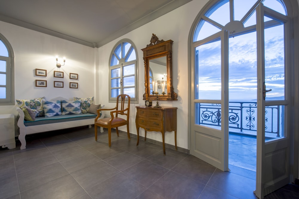 Caldera's Dolphin Suites — Hotel rooms in Megalochori (Santorini), South Aegean