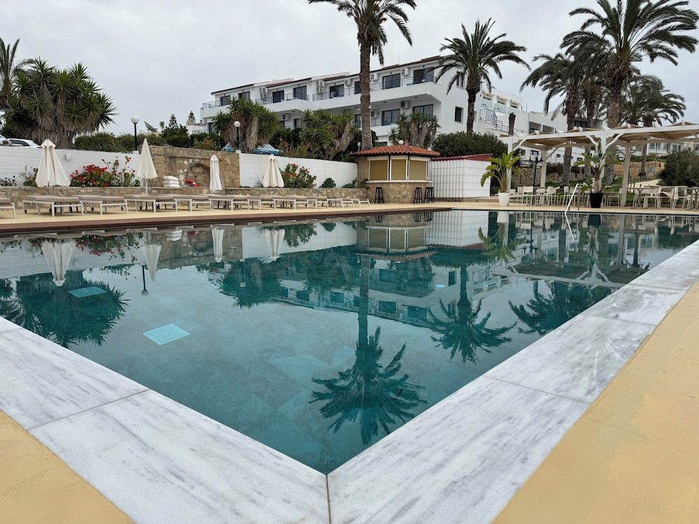 . Vrachia Beach Hotel & Suites - Adults only