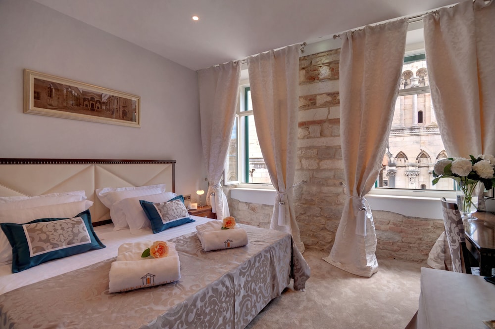 Heritage Hotel Antique Split — Hotel rooms in Split, Split-Dalmatia