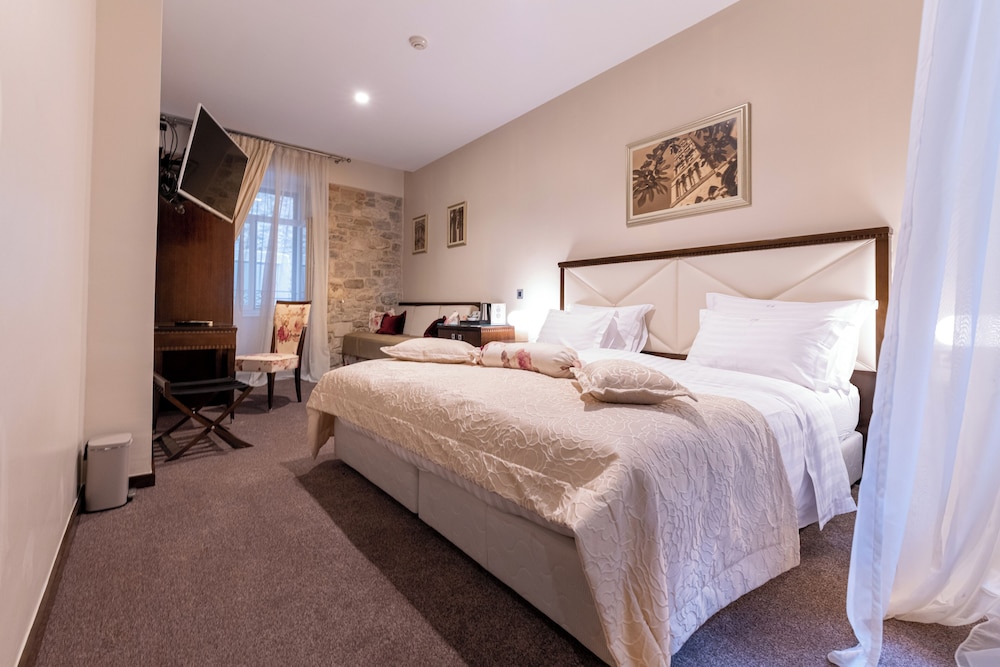 Heritage Hotel Antique Split — Hotel rooms in Split, Split-Dalmatia