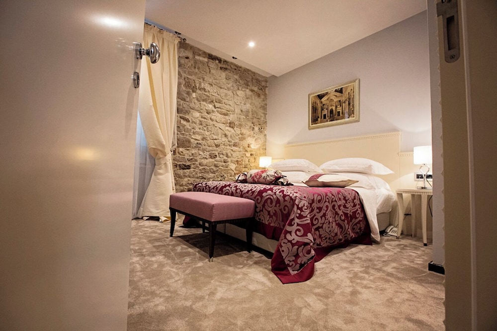 Heritage Hotel Antique Split — Hotel rooms in Split, Split-Dalmatia