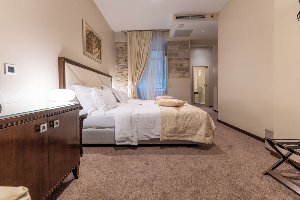 Heritage Hotel Antique Split — Hotel rooms in Split, Split-Dalmatia