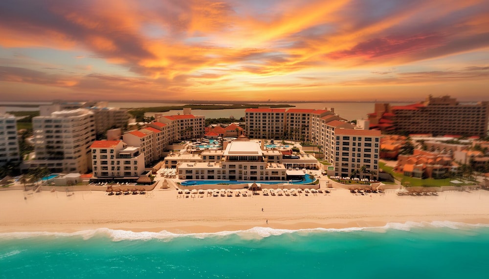 Emporio Cancun Optional All Inclusive — Hotel building in Cancun, Quintana Roo