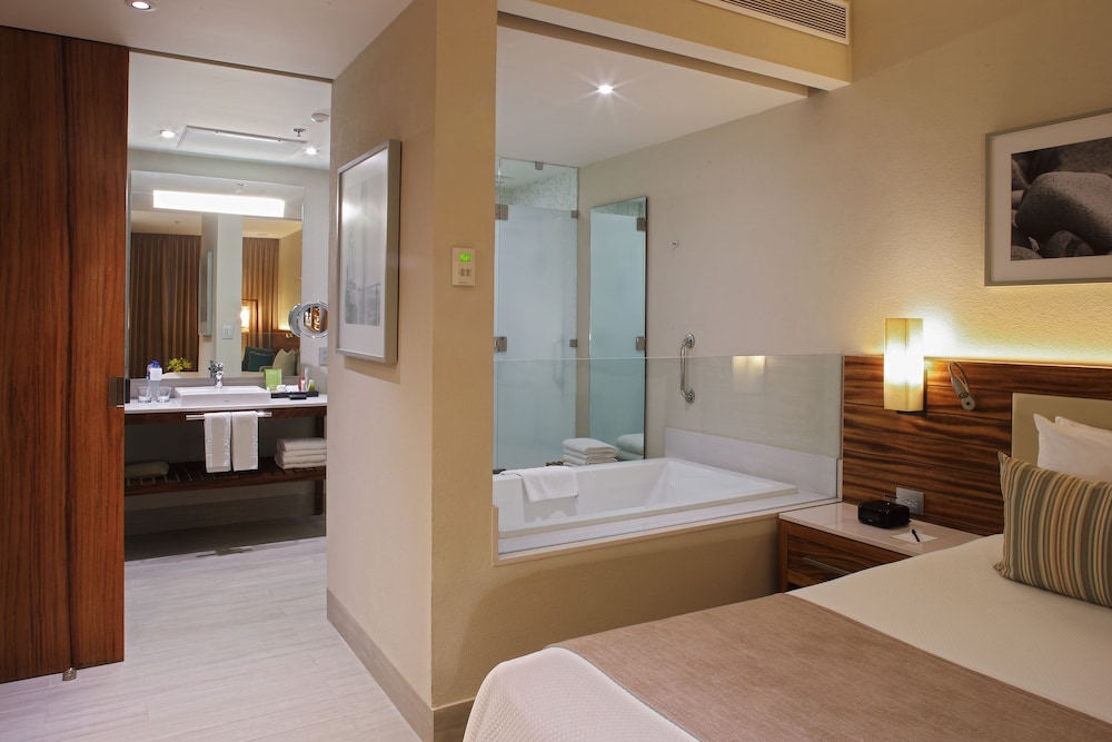 Emporio Cancun Optional All Inclusive — Hotel rooms in Cancun, Quintana Roo