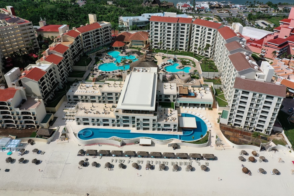 Emporio Cancun Optional All Inclusive — Hotel building in Cancun, Quintana Roo
