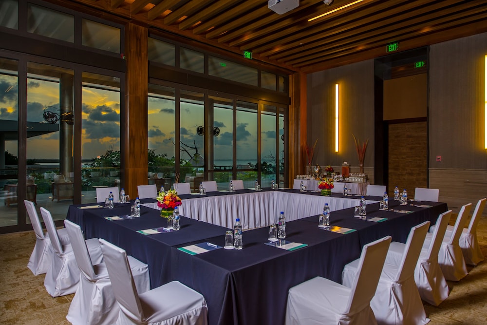 Emporio Cancun Optional All Inclusive — Restaurant & bars in Cancun, Quintana Roo