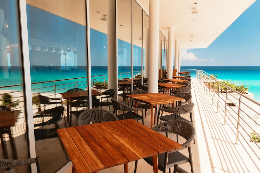 Emporio Cancun Optional All Inclusive — Restaurant & bars in Cancun, Quintana Roo