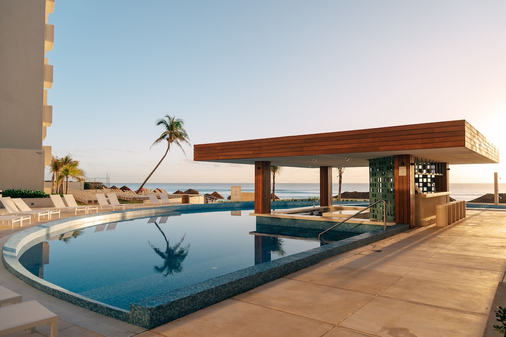 Emporio Cancun Optional All Inclusive — Swimming pool in Cancun, Quintana Roo