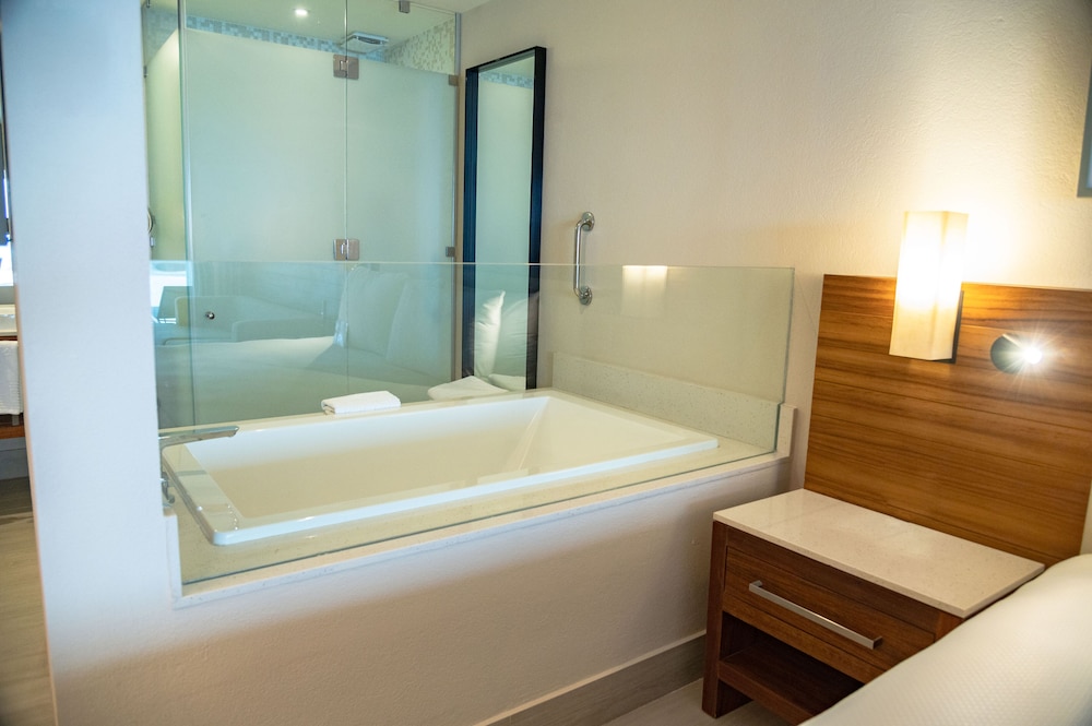 Emporio Cancun Optional All Inclusive — Hotel rooms in Cancun, Quintana Roo
