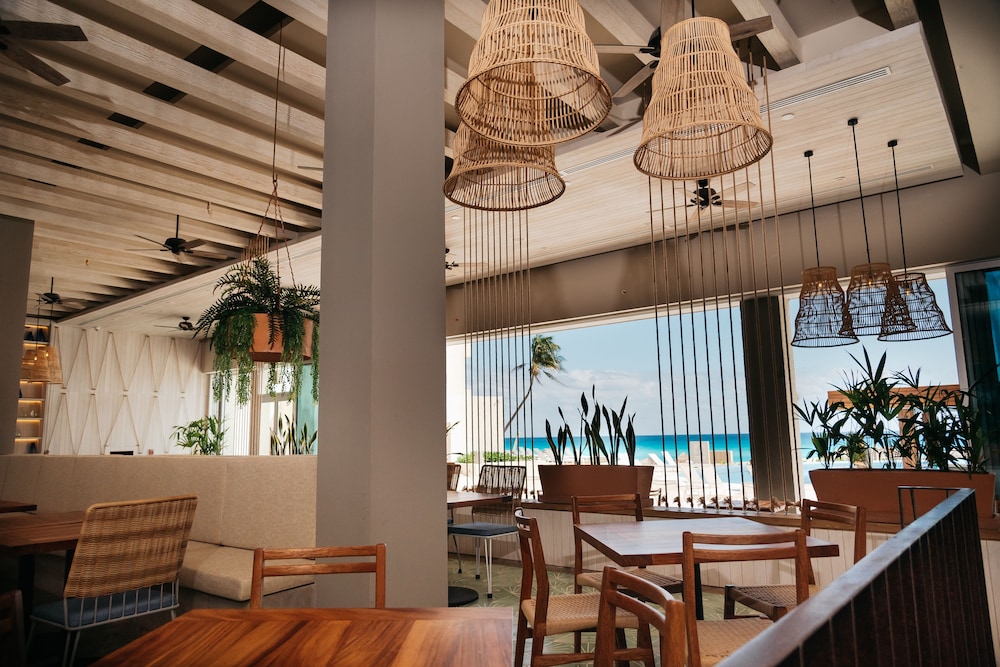 Emporio Cancun Optional All Inclusive — Restaurant & bars in Cancun, Quintana Roo