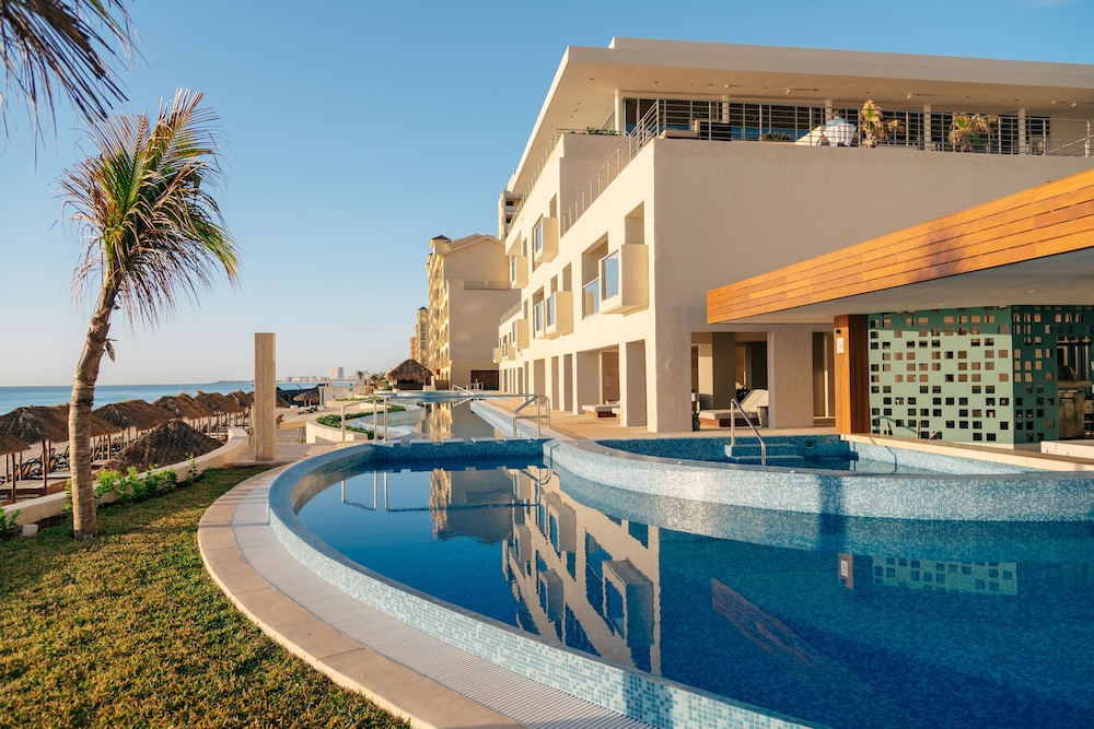 Emporio Cancun Optional All Inclusive — Swimming pool in Cancun, Quintana Roo