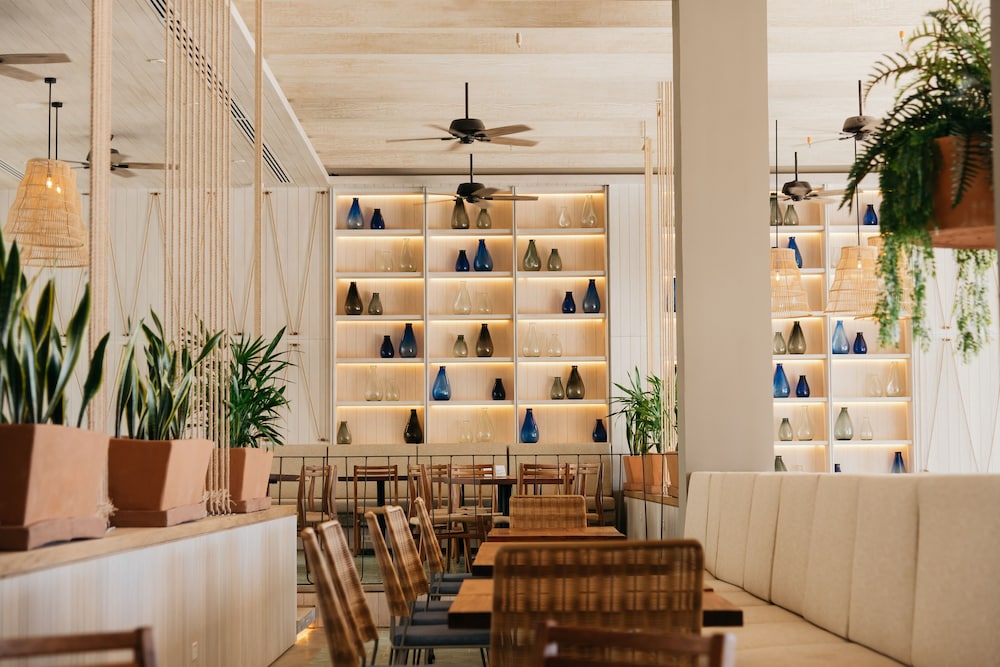 Emporio Cancun Optional All Inclusive — Restaurant & bars in Cancun, Quintana Roo