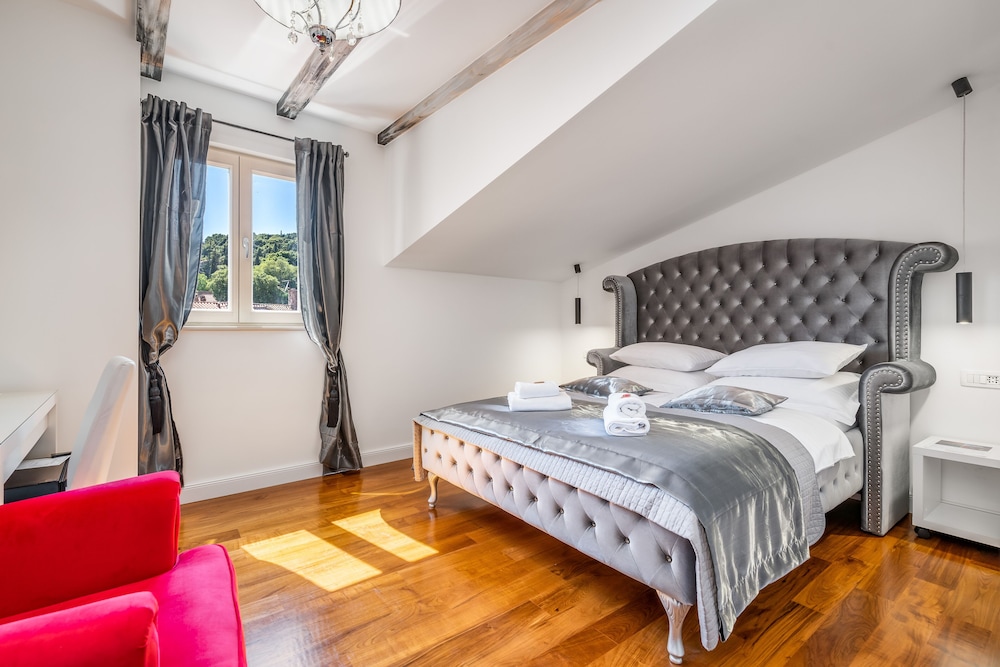Galeria Valeria Seaside Downtown - MAG Quaint & Elegant Boutique Hotel — Hotel rooms in Split, Split-Dalmatia