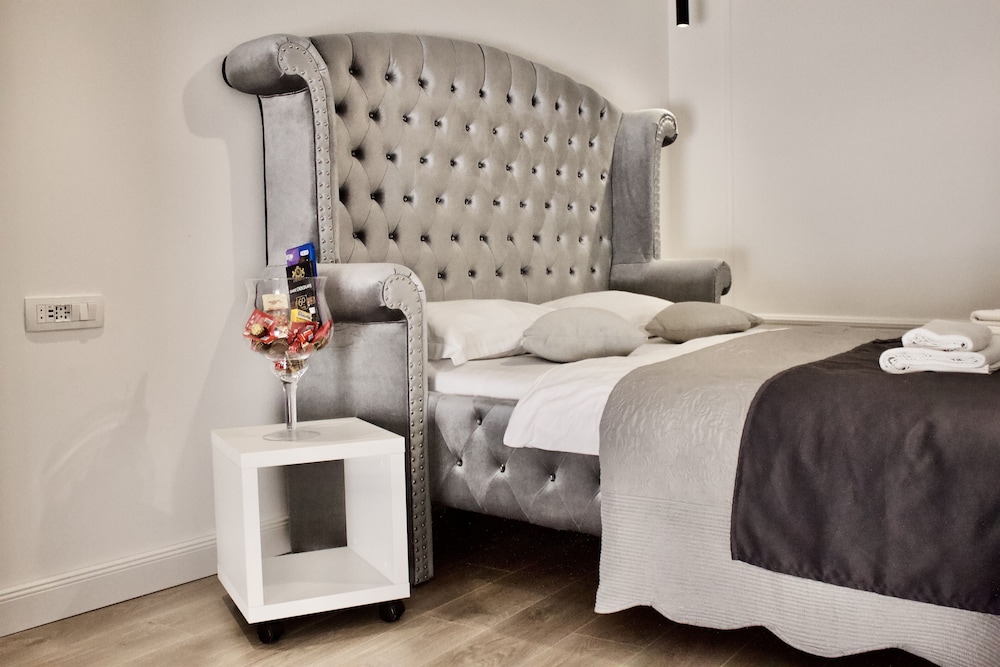 Galeria Valeria Seaside Downtown - MAG Quaint & Elegant Boutique Hotel — Hotel rooms in Split, Split-Dalmatia