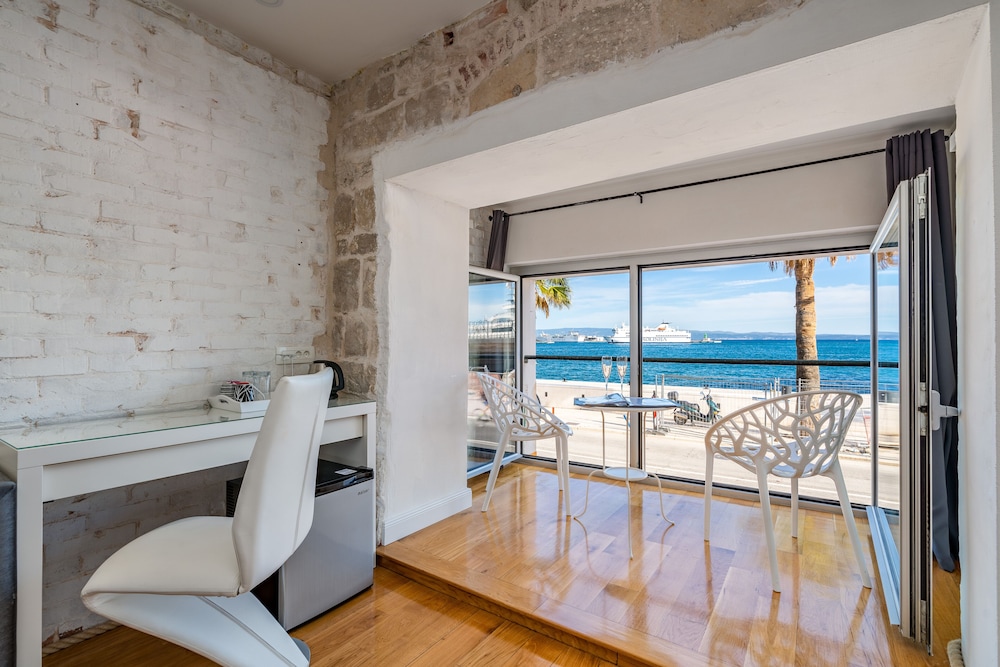 Galeria Valeria Seaside Downtown - MAG Quaint & Elegant Boutique Hotel — Hotel rooms in Split, Split-Dalmatia