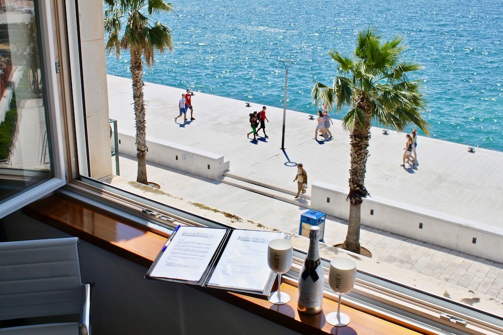 Galeria Valeria Seaside Downtown - MAG Quaint & Elegant Boutique Hotel — Restaurant & bars in Split, Split-Dalmatia