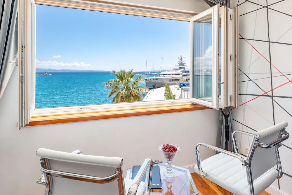Galeria Valeria Seaside Downtown - MAG Quaint & Elegant Boutique Hotel