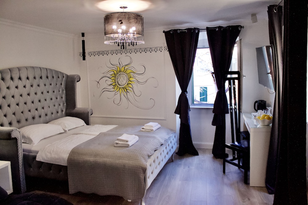 Galeria Valeria Seaside Downtown - MAG Quaint & Elegant Boutique Hotel — Hotel rooms in Split, Split-Dalmatia