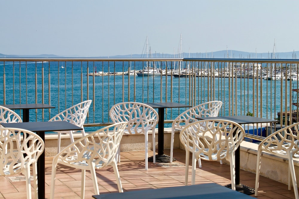 Galeria Valeria Seaside Downtown - MAG Quaint & Elegant Boutique Hotel — Restaurant & bars in Split, Split-Dalmatia