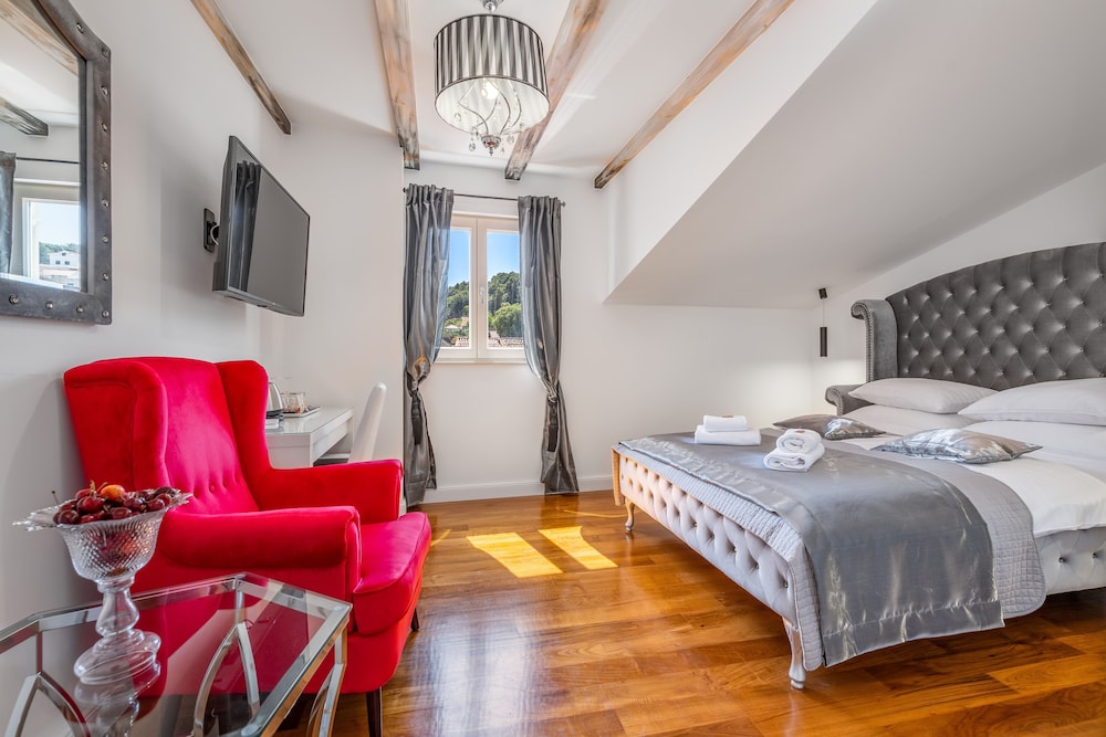 Galeria Valeria Seaside Downtown - MAG Quaint & Elegant Boutique Hotel — Hotel rooms in Split, Split-Dalmatia