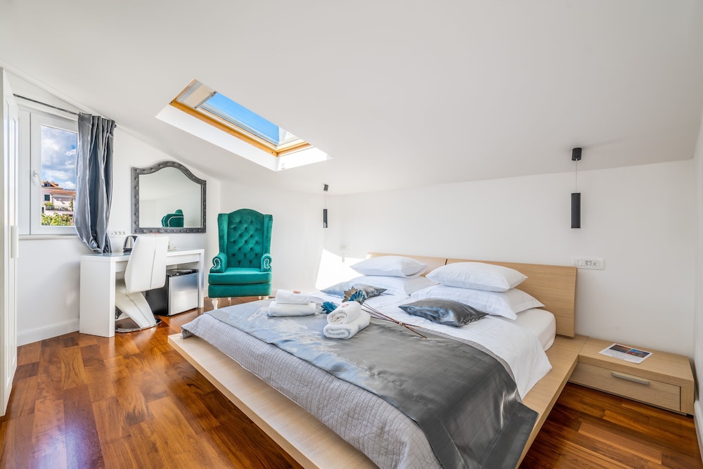 Galeria Valeria Seaside Downtown - MAG Quaint & Elegant Boutique Hotel — Hotel rooms in Split, Split-Dalmatia