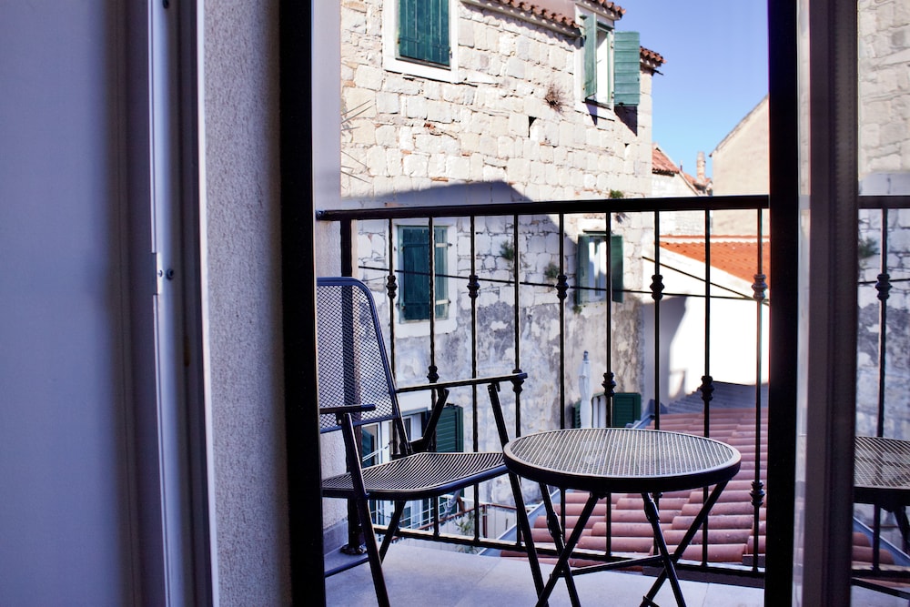 Galeria Valeria Seaside Downtown - MAG Quaint & Elegant Boutique Hotel — Hotel building in Split, Split-Dalmatia