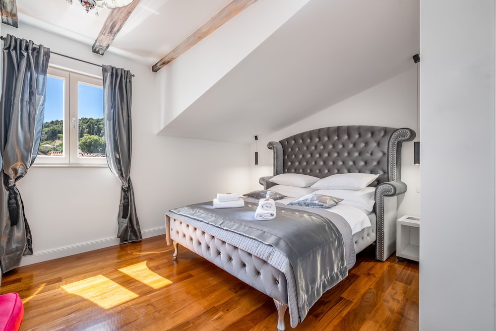 Galeria Valeria Seaside Downtown - MAG Quaint & Elegant Boutique Hotel — Hotel rooms in Split, Split-Dalmatia