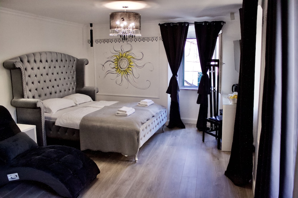 Galeria Valeria Seaside Downtown - MAG Quaint & Elegant Boutique Hotel — Hotel rooms in Split, Split-Dalmatia