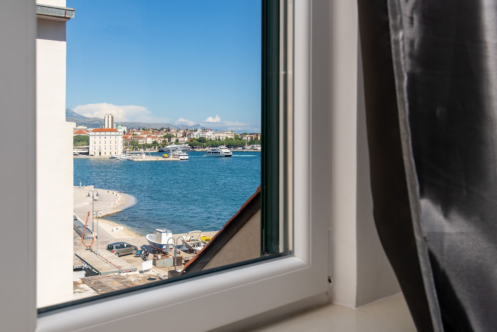 Galeria Valeria Seaside Downtown - MAG Quaint & Elegant Boutique Hotel — Hotel rooms in Split, Split-Dalmatia