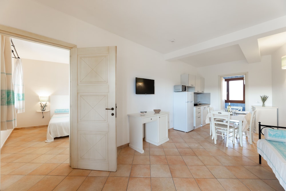 Residence Baia dei Mirti — Hotel rooms in Aglientu, Sardinia
