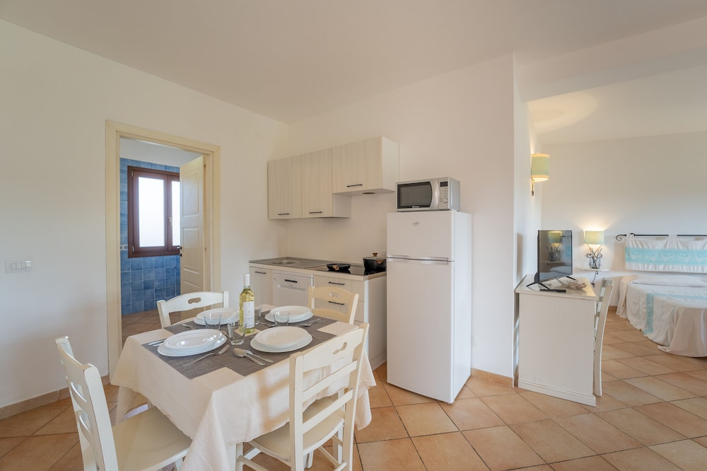 Residence Baia dei Mirti — Hotel rooms in Aglientu, Sardinia