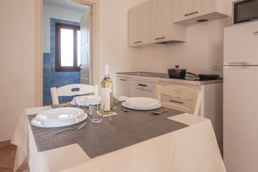 Residence Baia dei Mirti — Hotel rooms in Aglientu, Sardinia