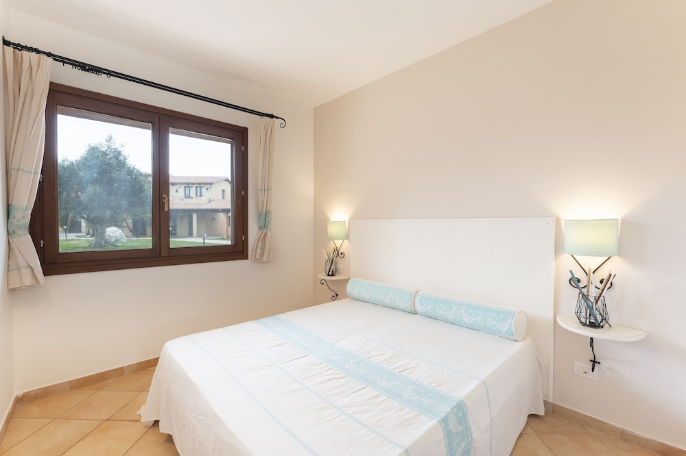 Residence Baia dei Mirti — Hotel rooms in Aglientu, Sardinia