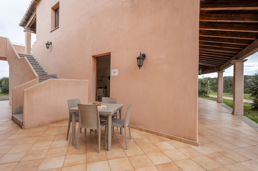 Residence Baia dei Mirti — Hotel building in Aglientu, Sardinia