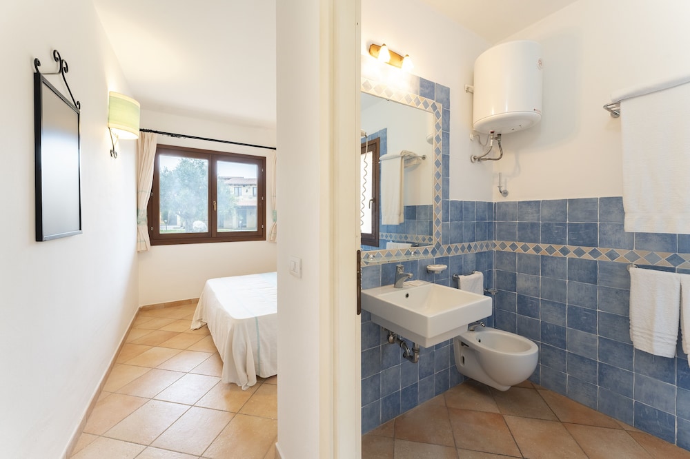 Residence Baia dei Mirti — Hotel rooms in Aglientu, Sardinia