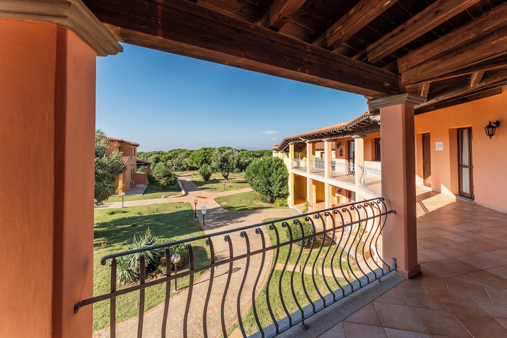 Residence Baia dei Mirti — Hotel building in Aglientu, Sardinia