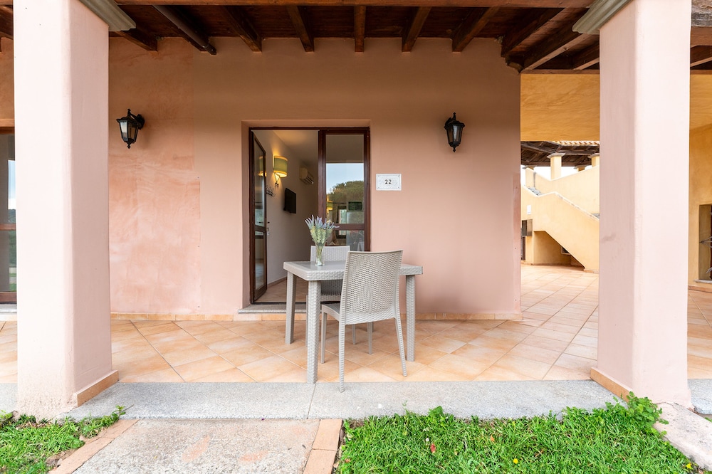 Residence Baia dei Mirti — Hotel building in Aglientu, Sardinia