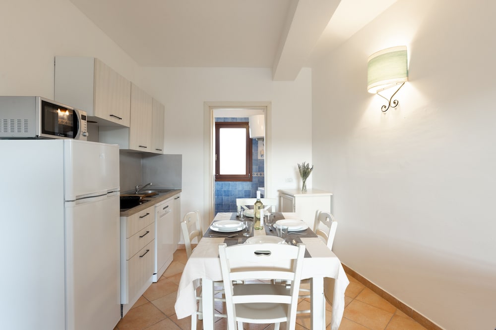 Residence Baia dei Mirti — Hotel rooms in Aglientu, Sardinia