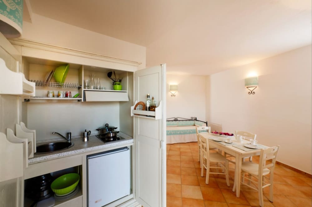 Residence Baia dei Mirti — Hotel rooms in Aglientu, Sardinia