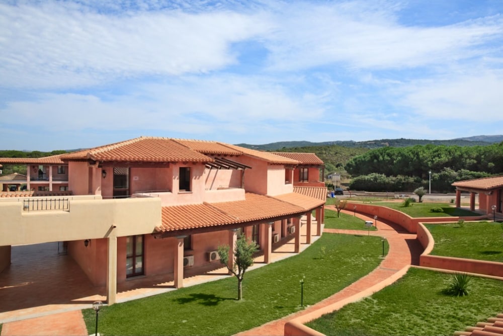 Residence Baia dei Mirti — Hotel building in Aglientu, Sardinia