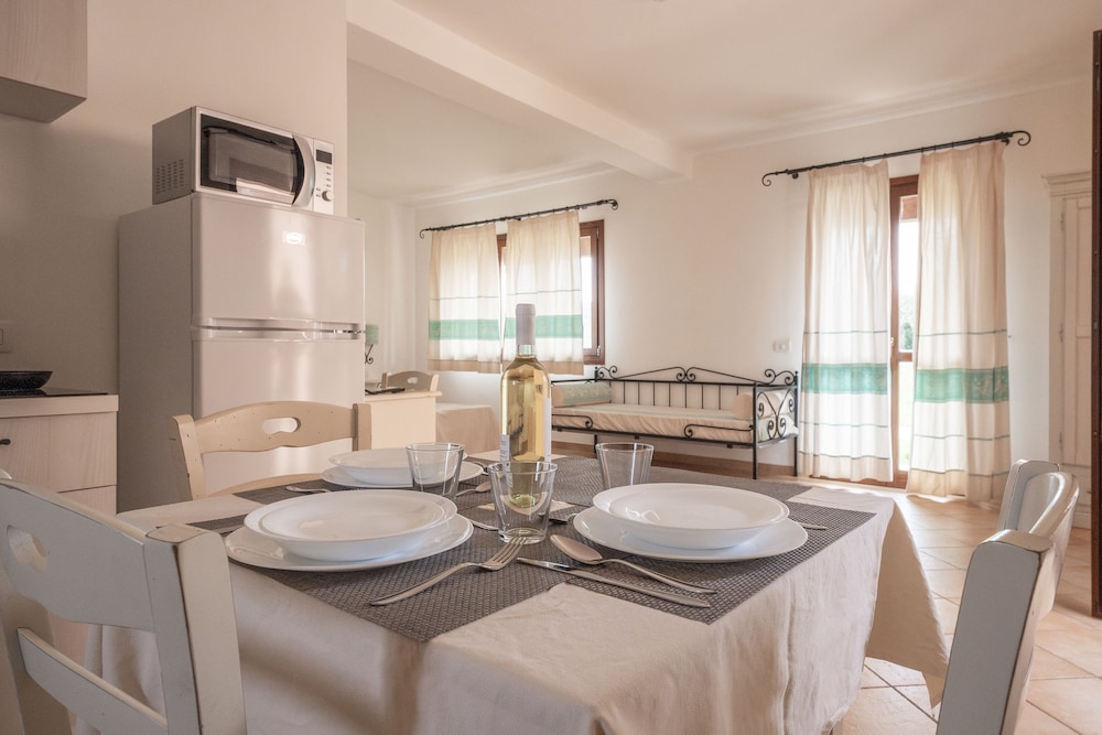 Residence Baia dei Mirti — Hotel rooms in Aglientu, Sardinia