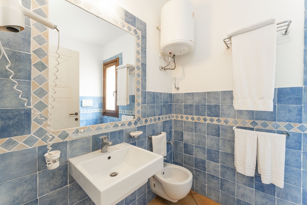Residence Baia dei Mirti — Hotel rooms in Aglientu, Sardinia