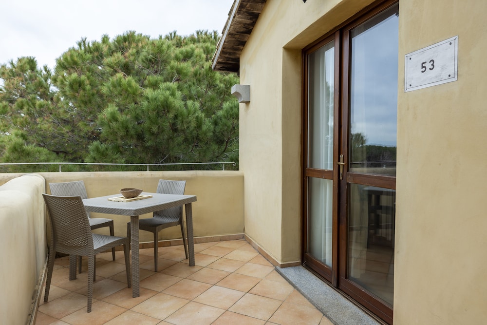 Residence Baia dei Mirti — Hotel rooms in Aglientu, Sardinia
